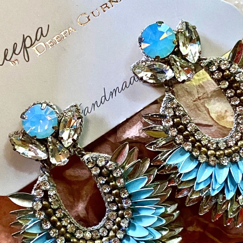 🌺🎉HP🎉🌺 NWT Deepa Gurnani Crystal Lotus Petal Chandeliers - Picture 5 of 15